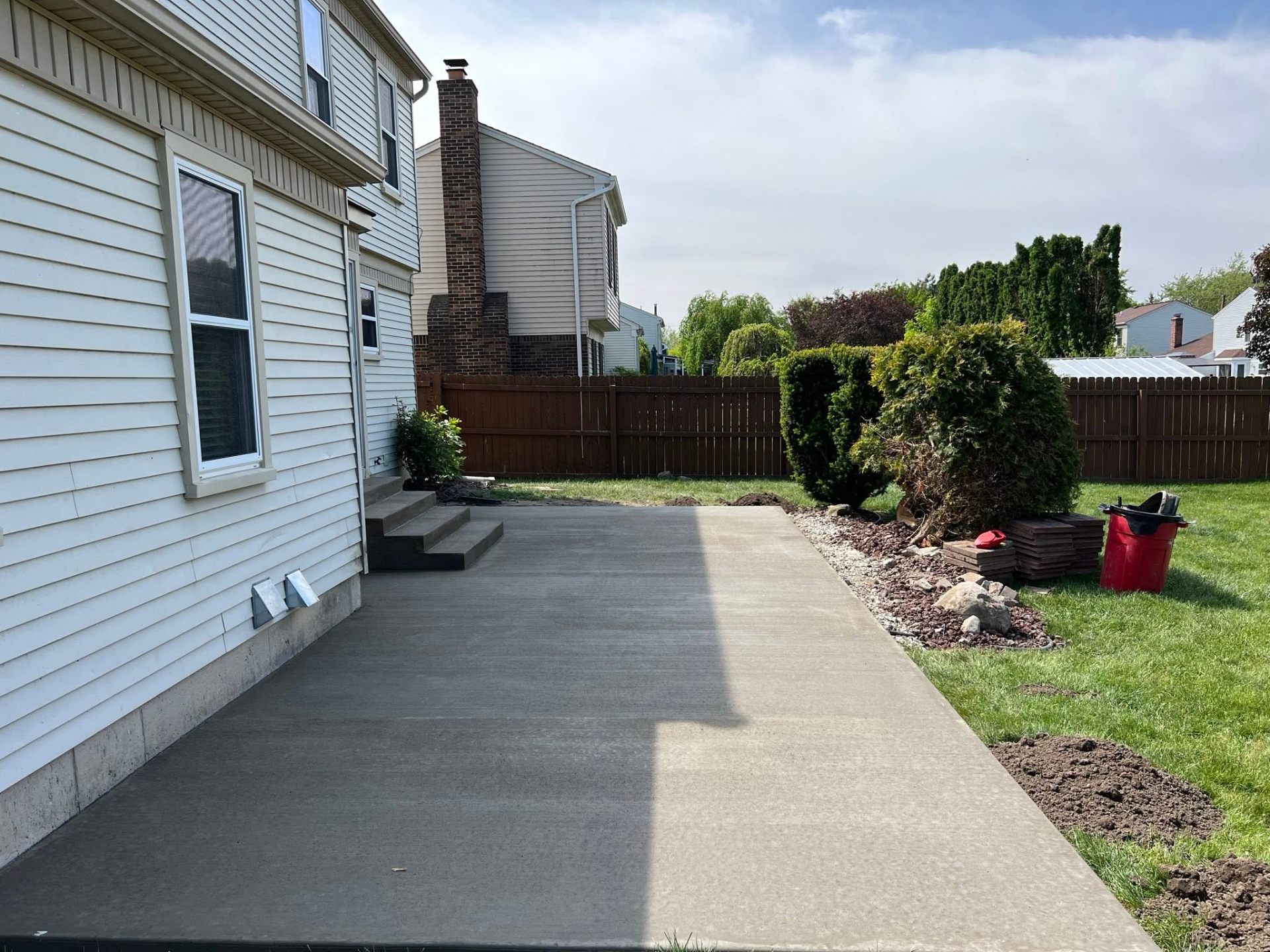 Side-yard concrete patio