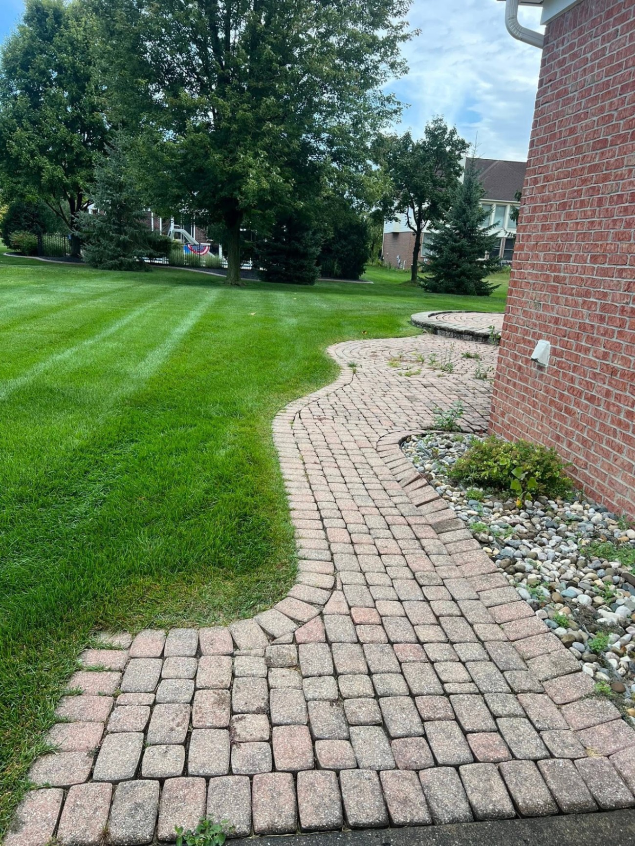 Curved paver walkway